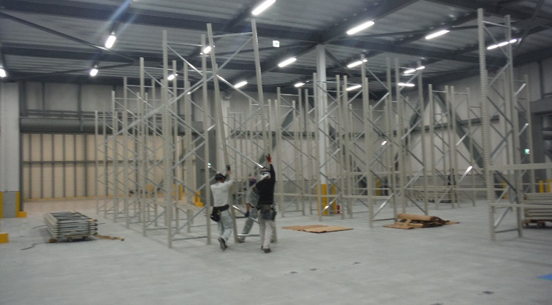 支柱フレーム建て作業
